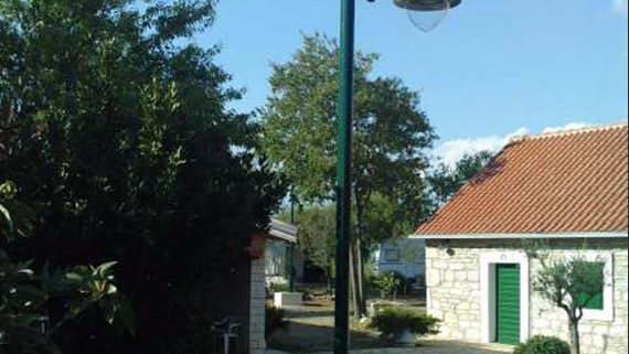 Solarni rasvjetni stup koji je postavio SolarProjekt d.o.o.