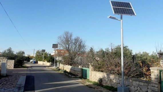 Solarni rasvjetni stup koji je postavio SolarProjekt d.o.o.