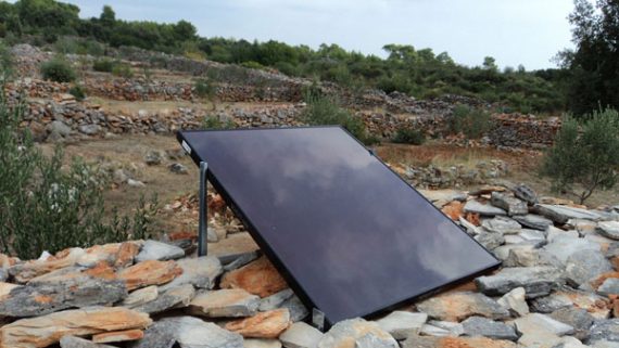 Otočni off-grid fotonaponski sustav s baterijskim spremnikom